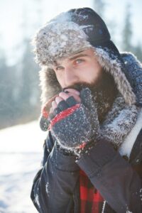 accessoires qui complètent le manteau 